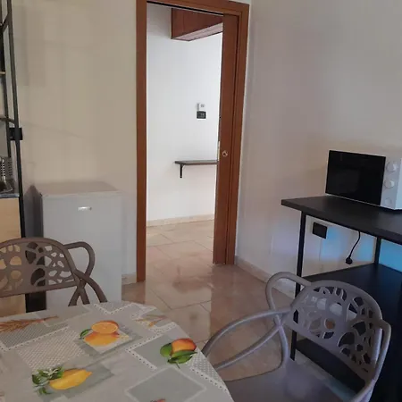 Airport Station Apartamento *